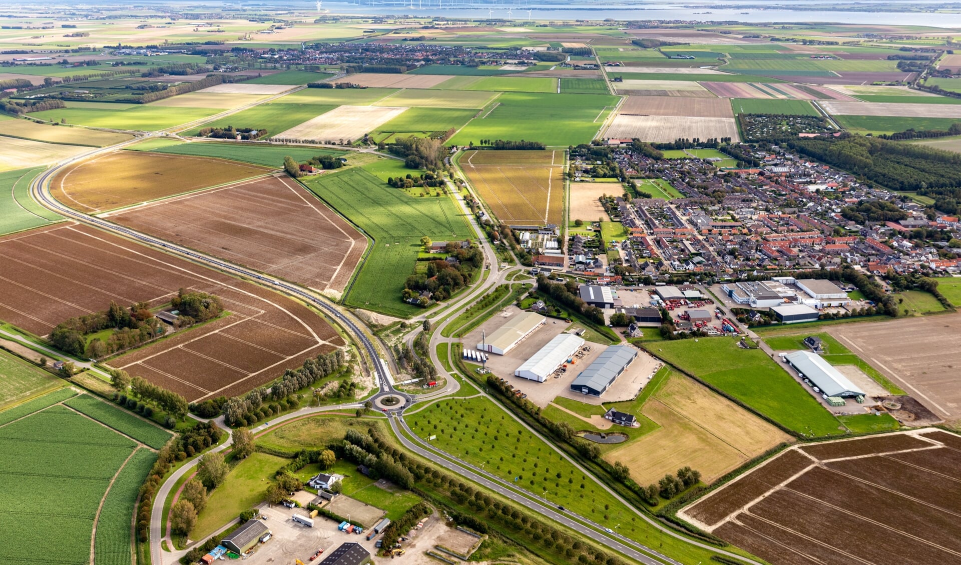 Luchtfoto van Melissant op Goeree-Overflakkee, werkgebied van VolleBakStroom