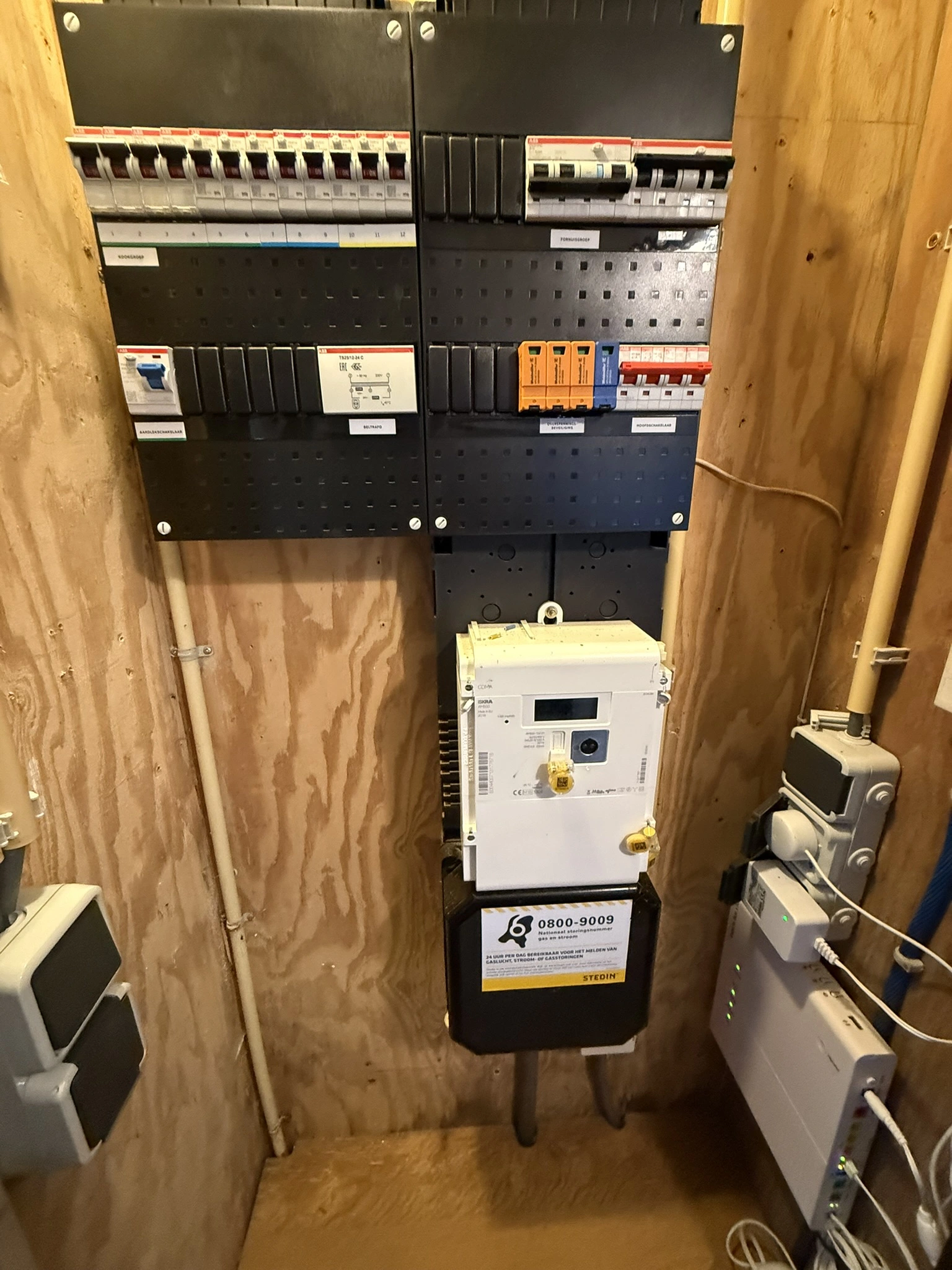 Nieuwe groepenkast met ABB-automaten en overspanningsbeveiliging, geïnstalleerd in Melissant